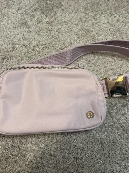 Lululemon Everywhere Belt Bag 1L L Monogram Metallic Blissful Pink/Gold - RARE - Picture 6 of 15